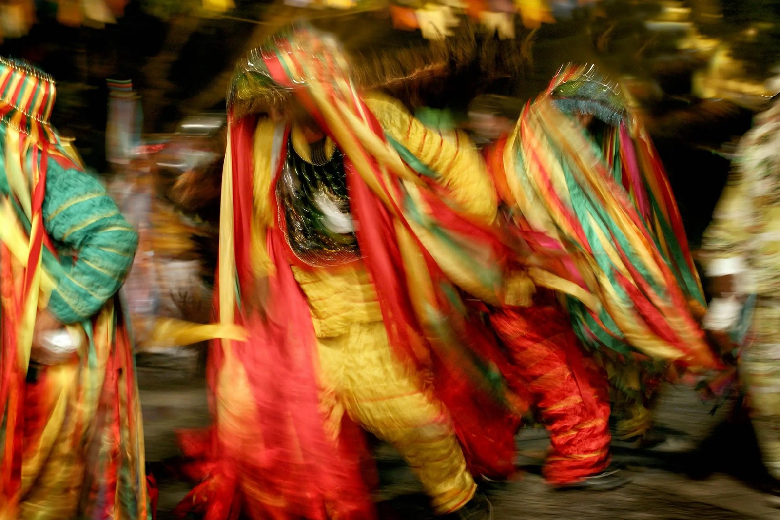 Márcio Vasconcelos — photographic work capturing the colorful motion of Bumba Meu Boi in Maranhão by Márcio Vasconcelos
